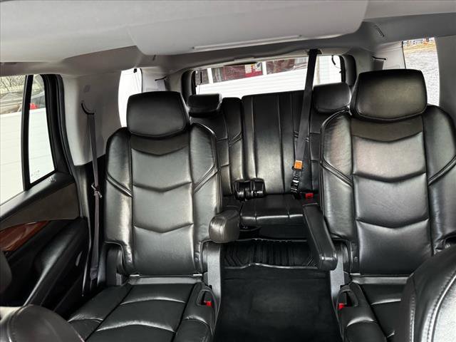 Used 2016 Cadillac Escalade Luxury image 19