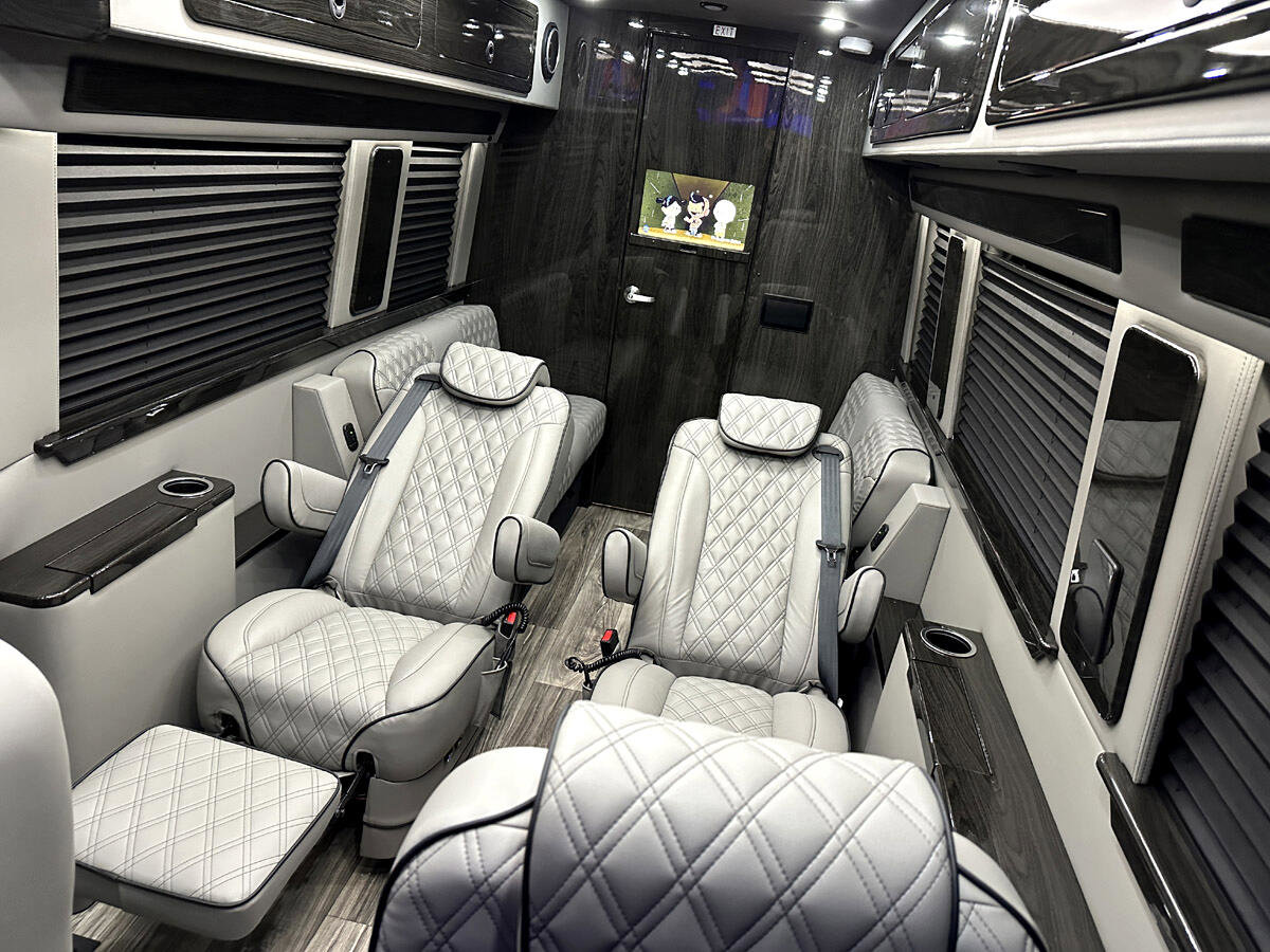 Used 2024 Mercedes-Benz Sprinter 3500 image 4