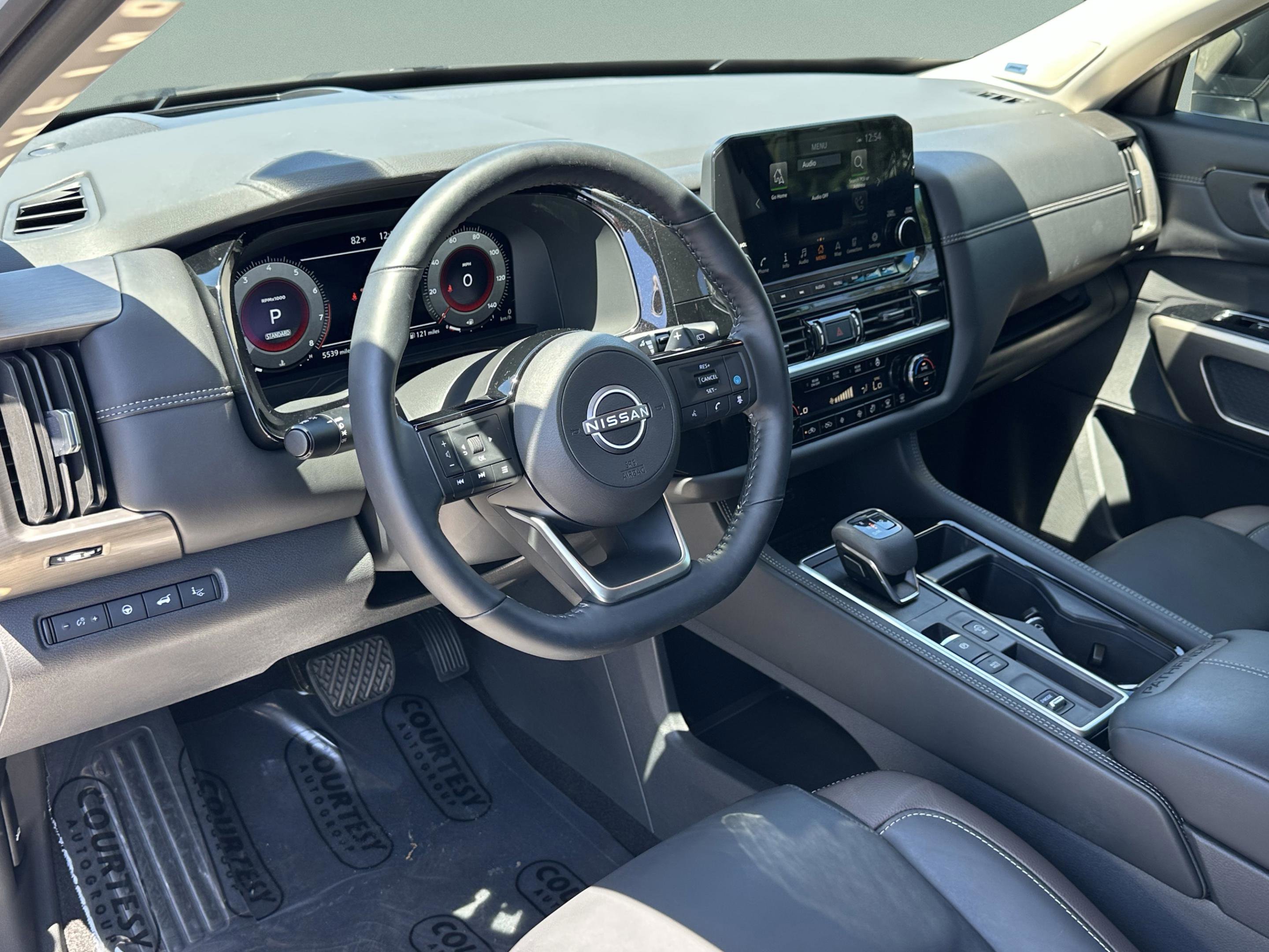 Certified 2025 Nissan Pathfinder Platinum w/ Cargo Package FWD image 20