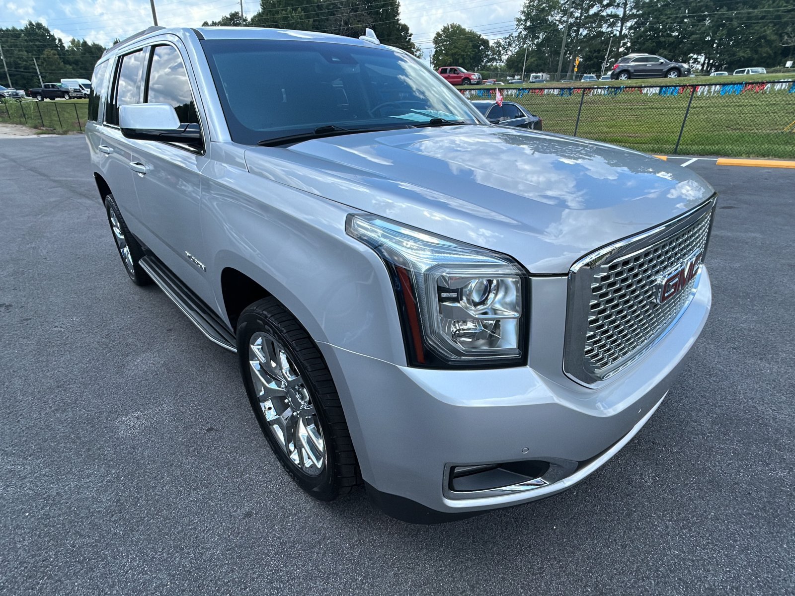 Used 2017 GMC Yukon SLT AWD/4WD image 7