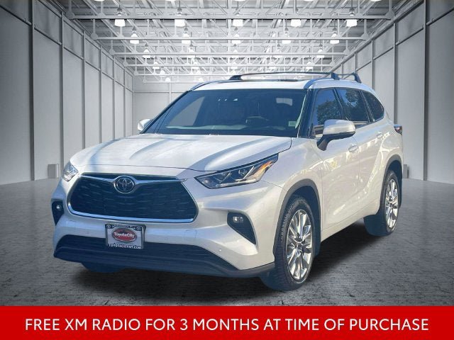 Used 2022 Toyota Highlander Limited AWD/4WD image 4