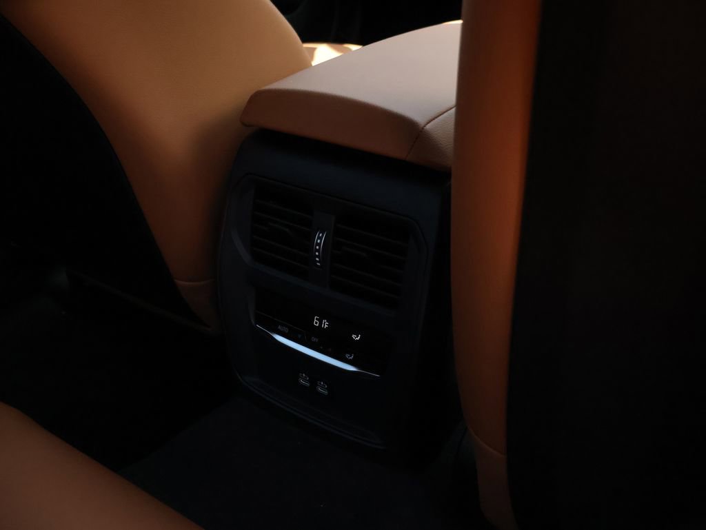 New 2025 BMW 330i xDrive 330i xDrive w/ Premium Package image 17