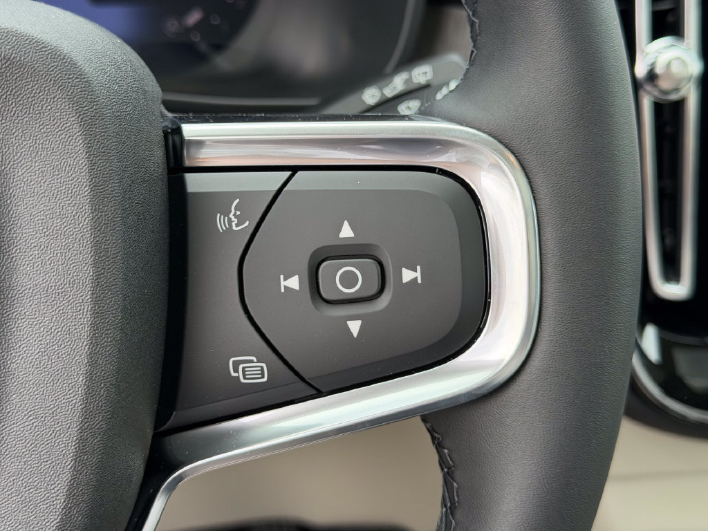 New 2026 Volvo XC40 B5 Plus w/ Climate Package AWD/4WD image 17