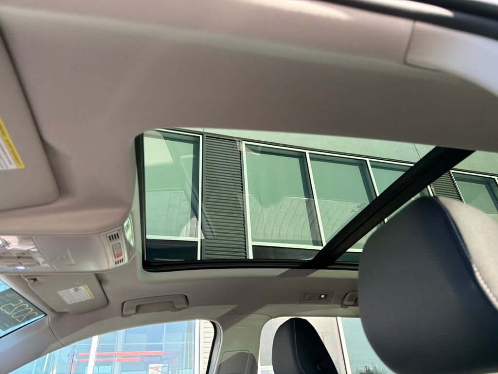 Certified 2025 Volkswagen Taos SE image 23