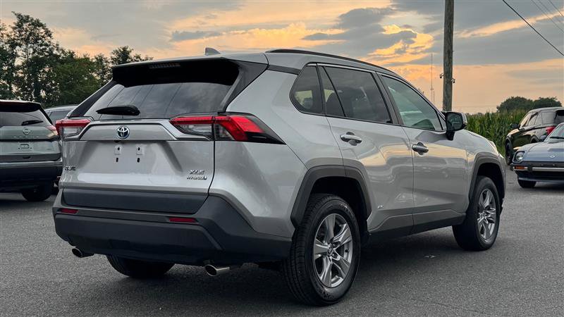 Used 2022 Toyota RAV4 XLE w/ Convenience Package AWD/4WD image 7