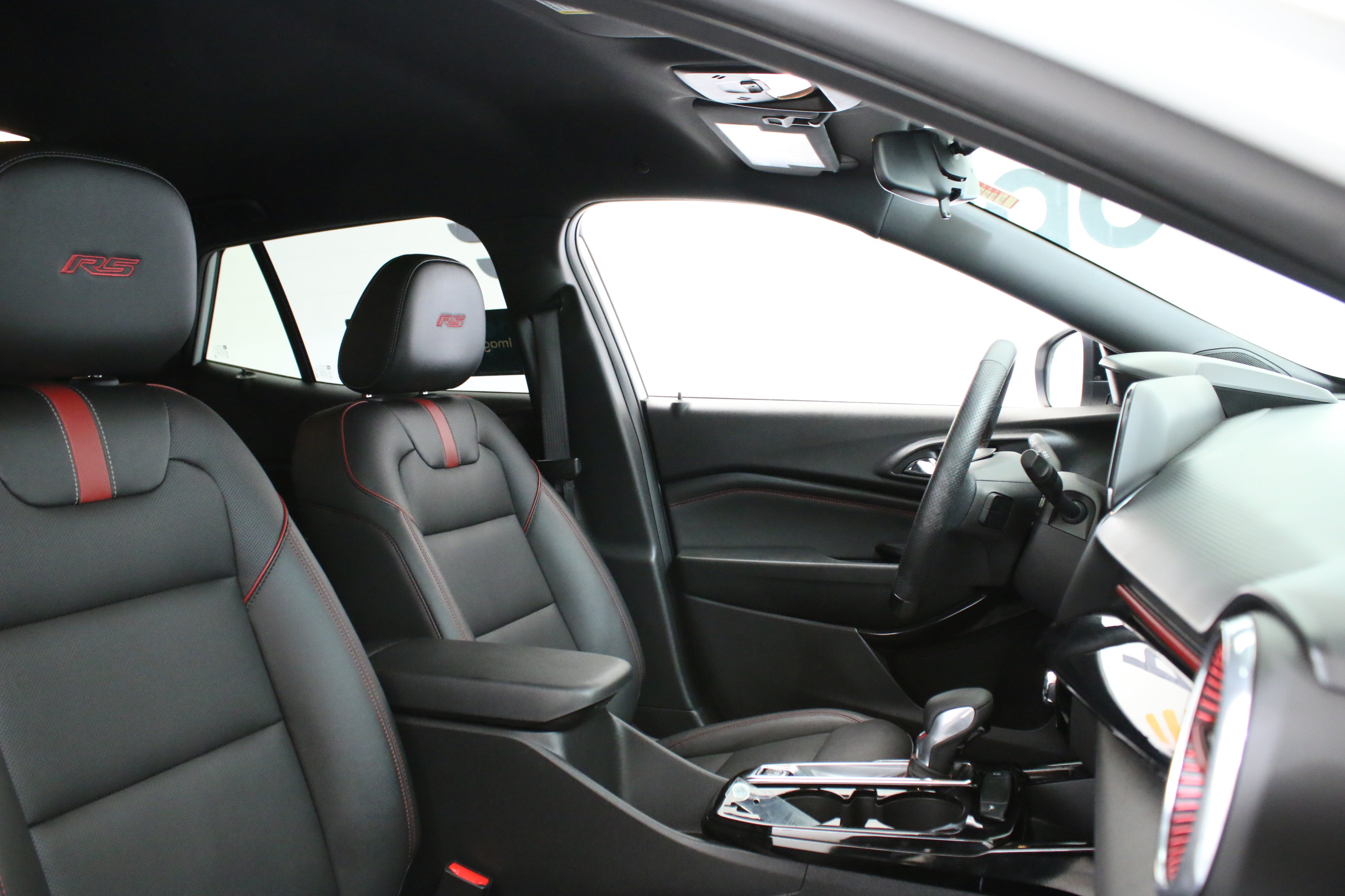 Used 2024 Chevrolet Trax RS w/ Driver Confidence Package FWD image 29