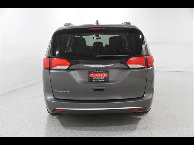 Used 2017 Chrysler Pacifica Touring-L FWD image 24