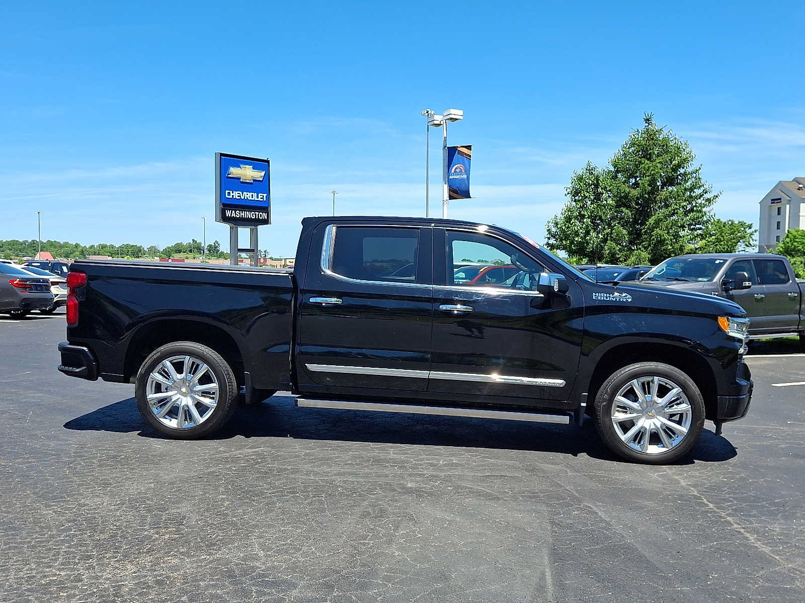 Used 2023 Chevrolet Silverado 1500 High Country w/ High Country Premium Package AWD/4WD image 7