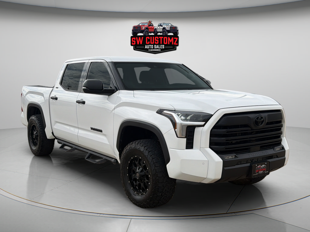 Used 2022 Toyota Tundra SR5 w/ SR5 Convenience Package AWD/4WD image 1