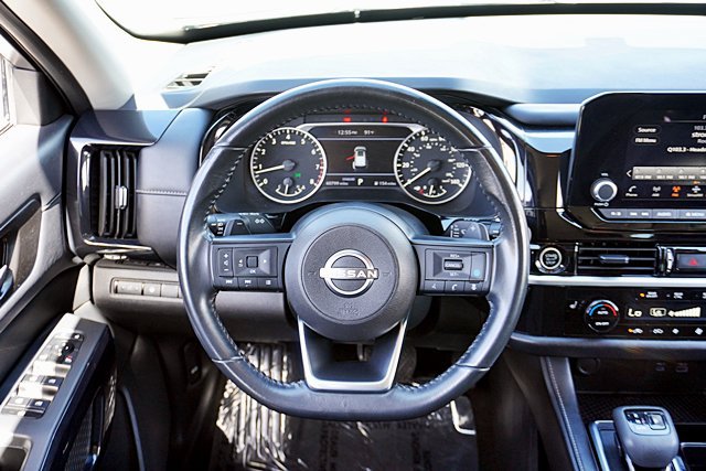 Used 2024 Nissan Pathfinder SV FWD image 29