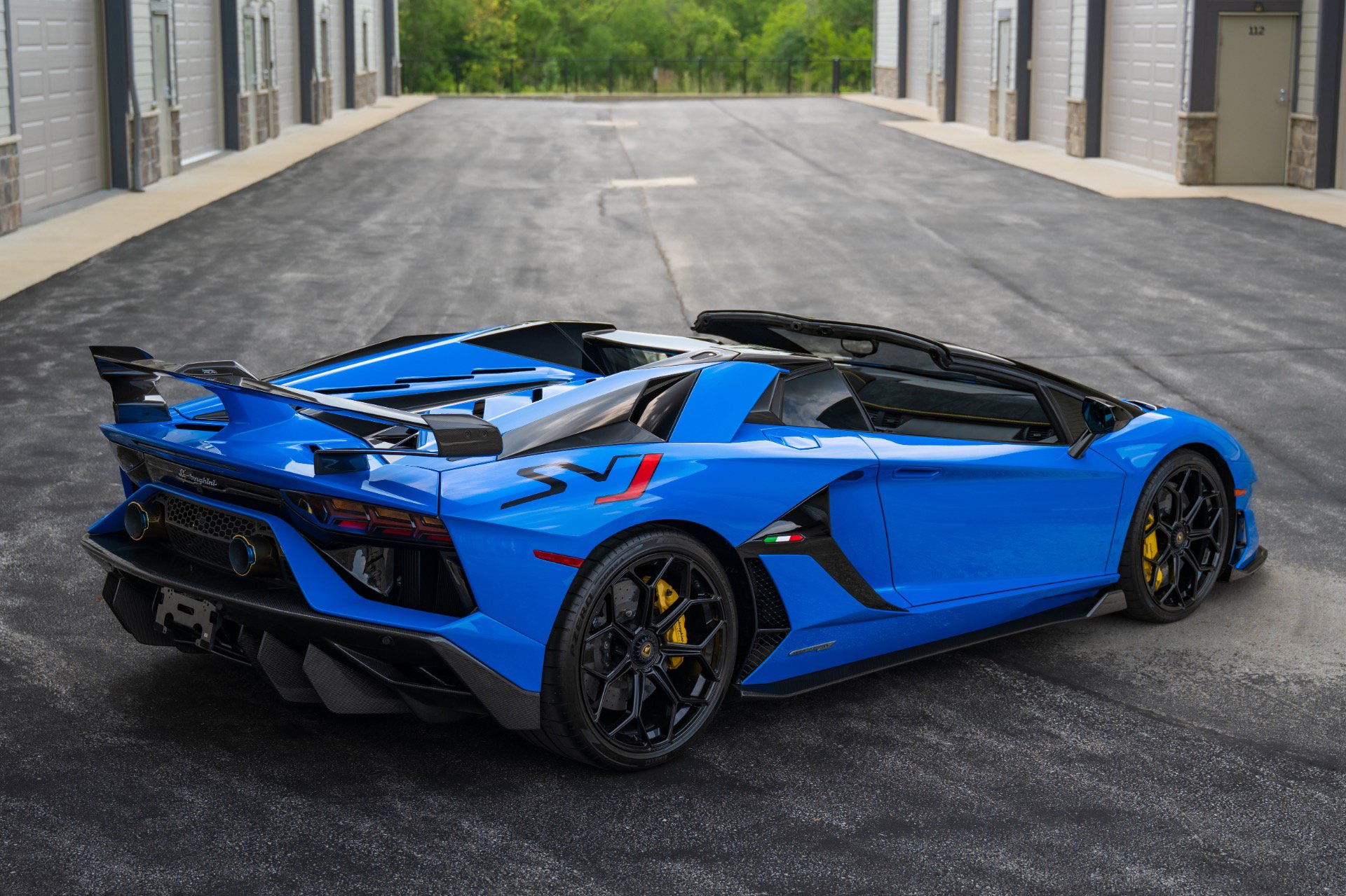 Used 2021 Lamborghini Aventador SVJ AWD/4WD image 11