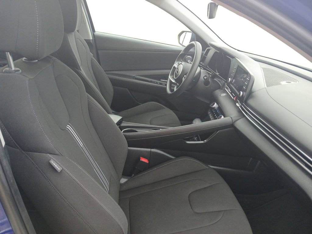 Used 2022 Hyundai Elantra Blue w/ Cargo Package image 16