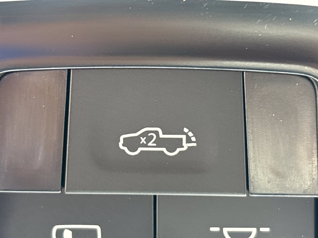 New 2025 RAM 3500 Laramie AWD/4WD image 34