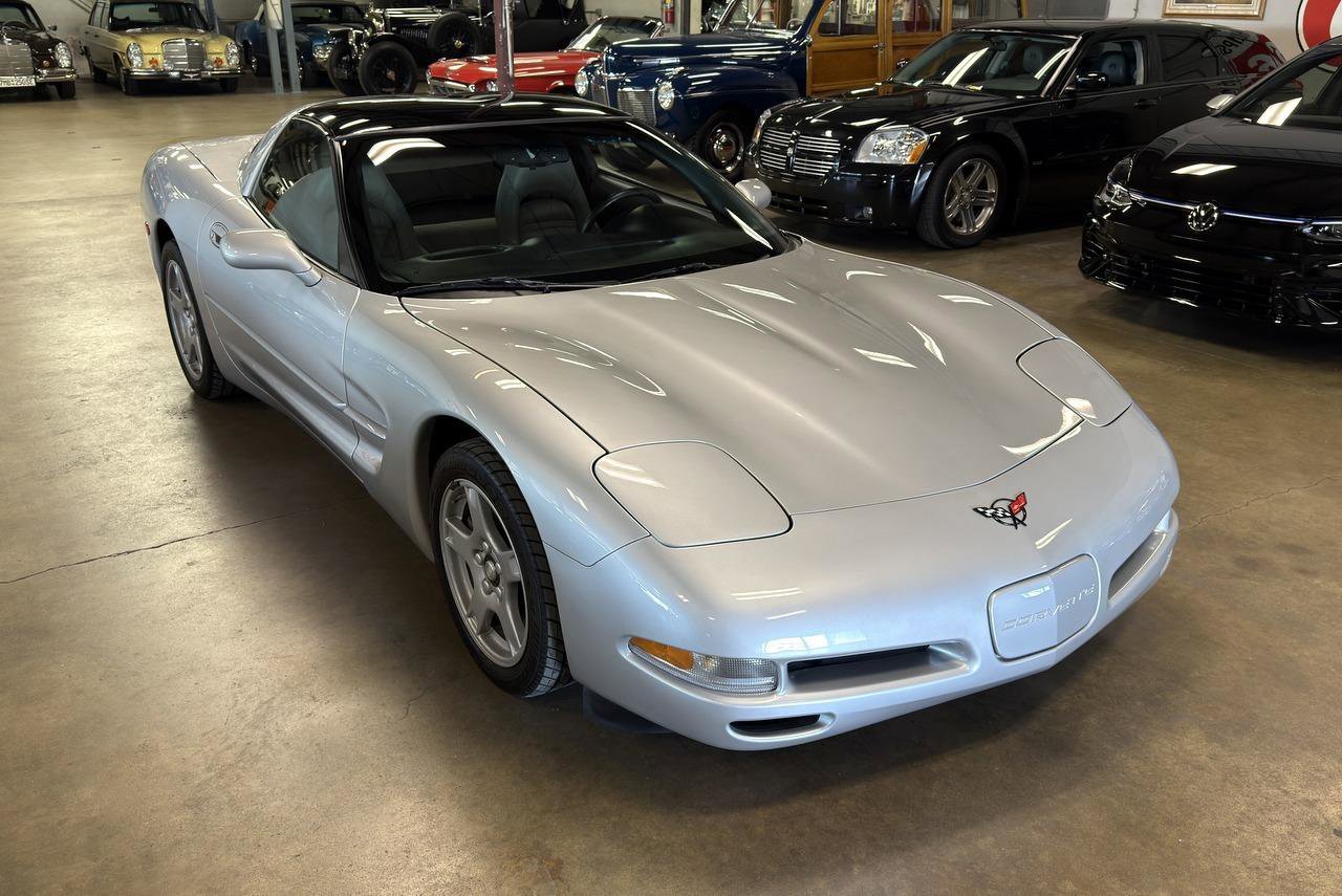Used 1997 Chevrolet Corvette Coupe w/ Memory Pkg RWD image 3