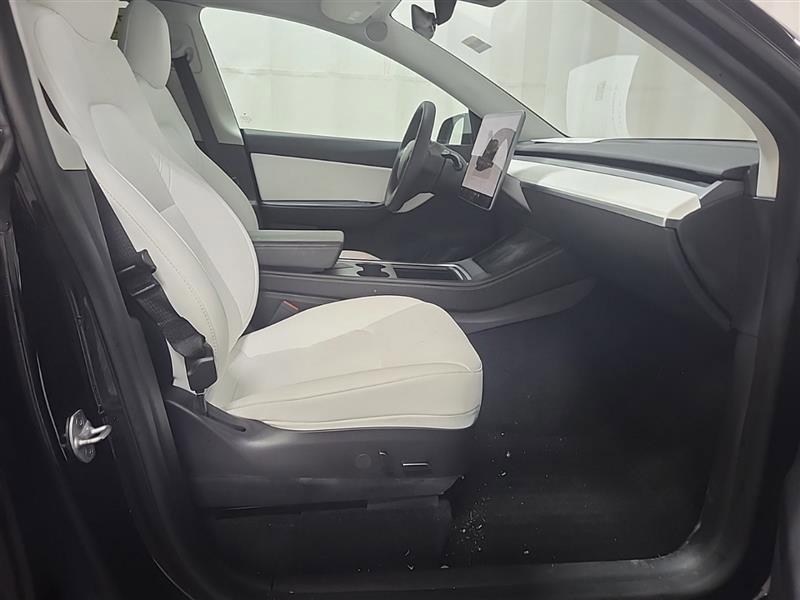 Used 2022 Tesla Model Y Long Range image 10