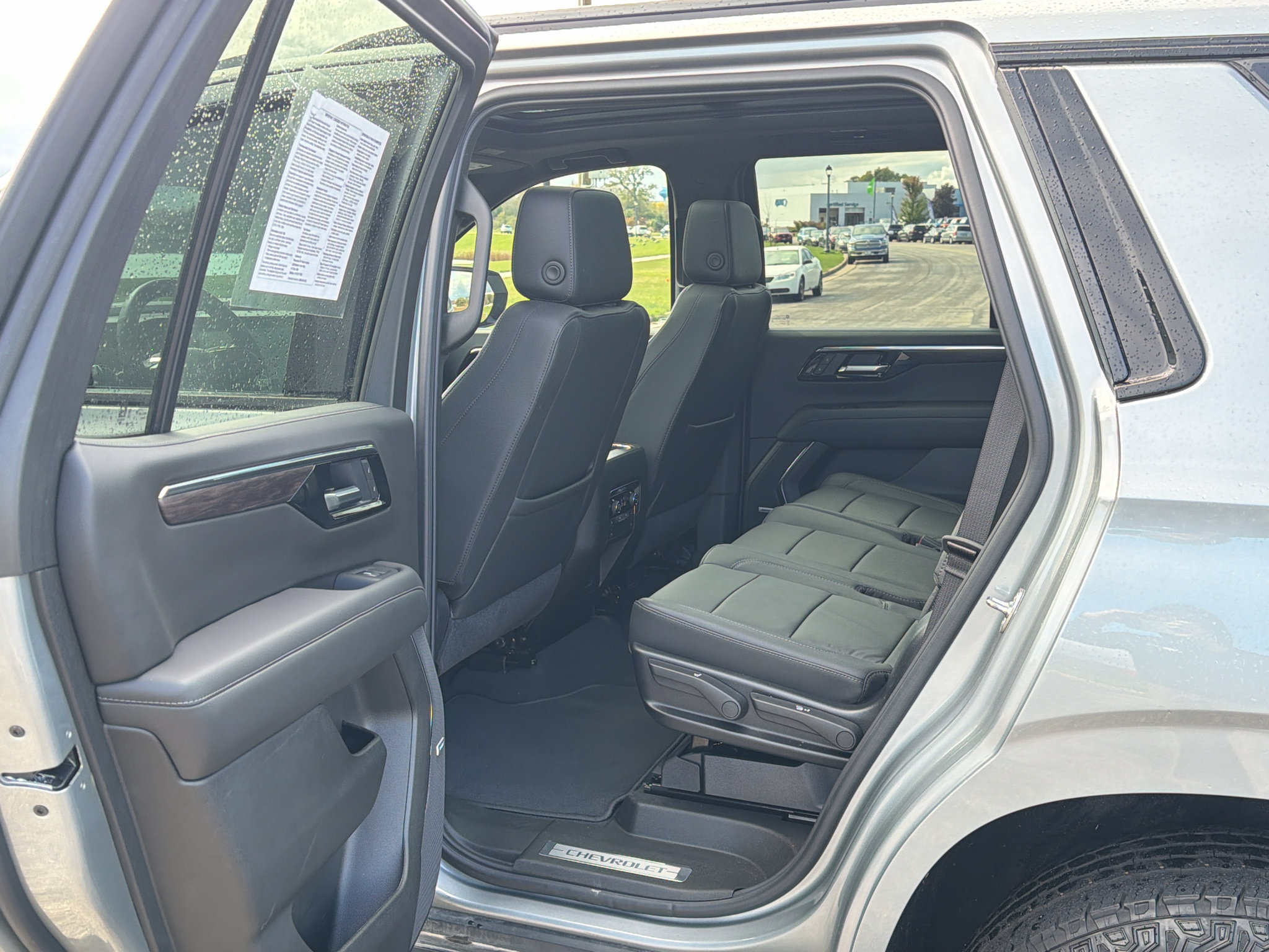 Used 2025 Chevrolet Tahoe Z71 w/ Comfort Package AWD/4WD image 36