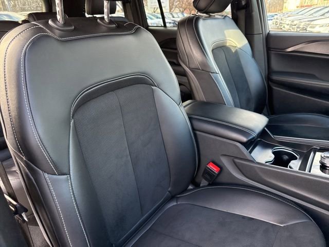 Certified 2024 Jeep Grand Cherokee Altitude image 29