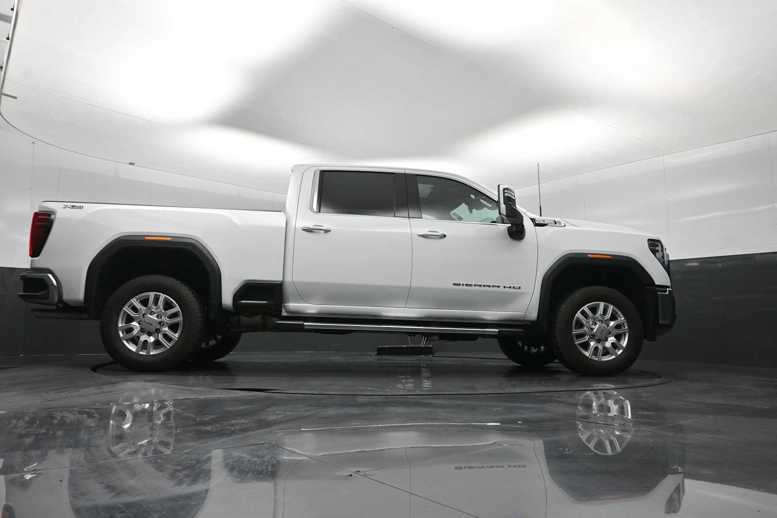 Used 2024 GMC Sierra 2500 SLT w/ SLT Premium Package image 30