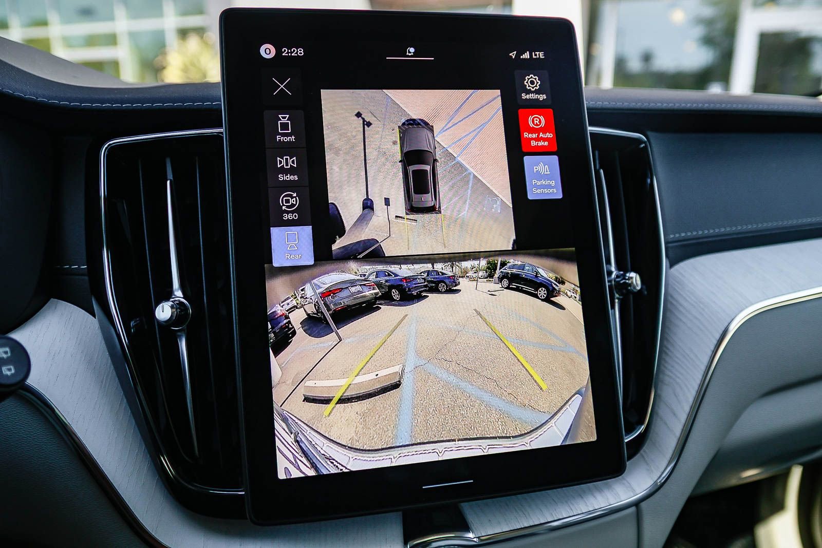 Used 2026 Volvo XC60 B5 Ultra w/ Protection Package Premier image 28