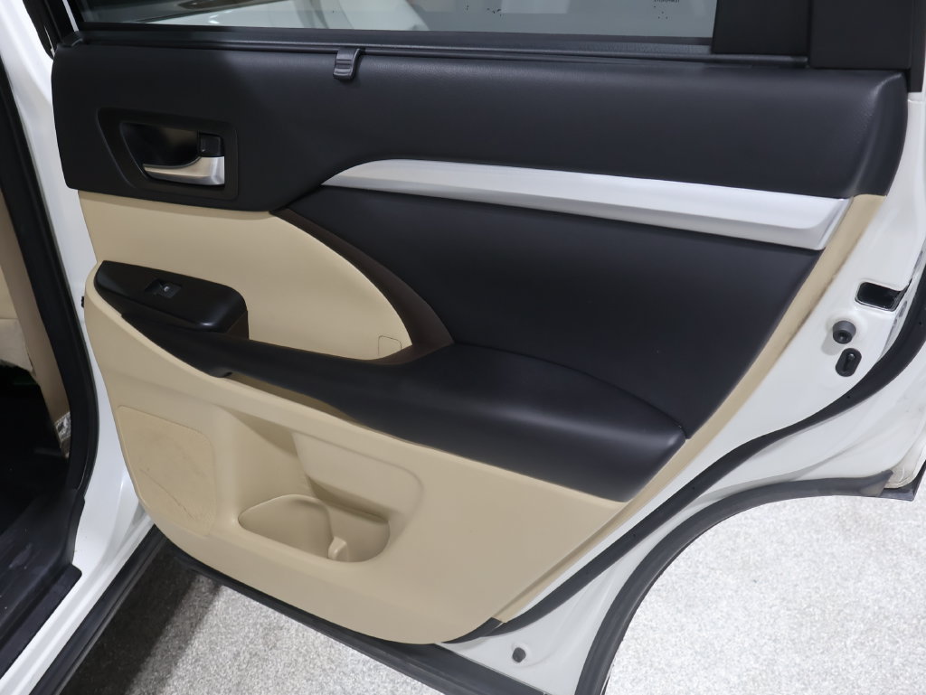 Used 2018 Toyota Highlander XLE AWD/4WD image 24