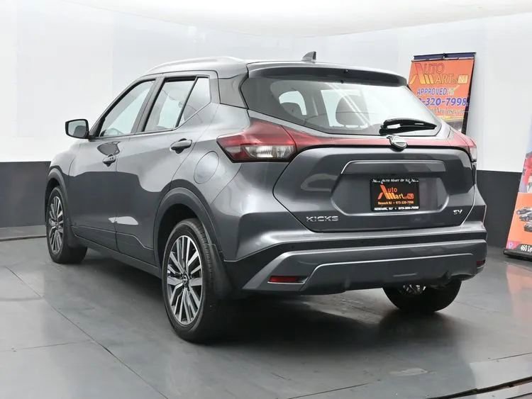 Used 2023 Nissan Kicks SV image 9