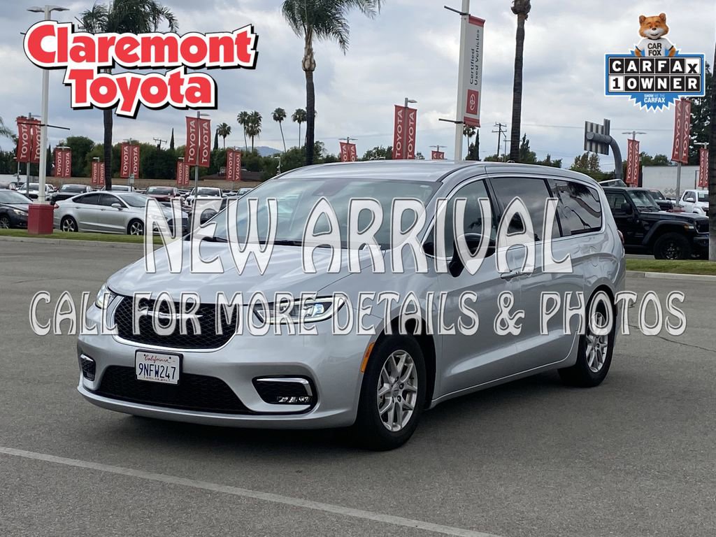 Used 2024 Chrysler Pacifica Touring image 1