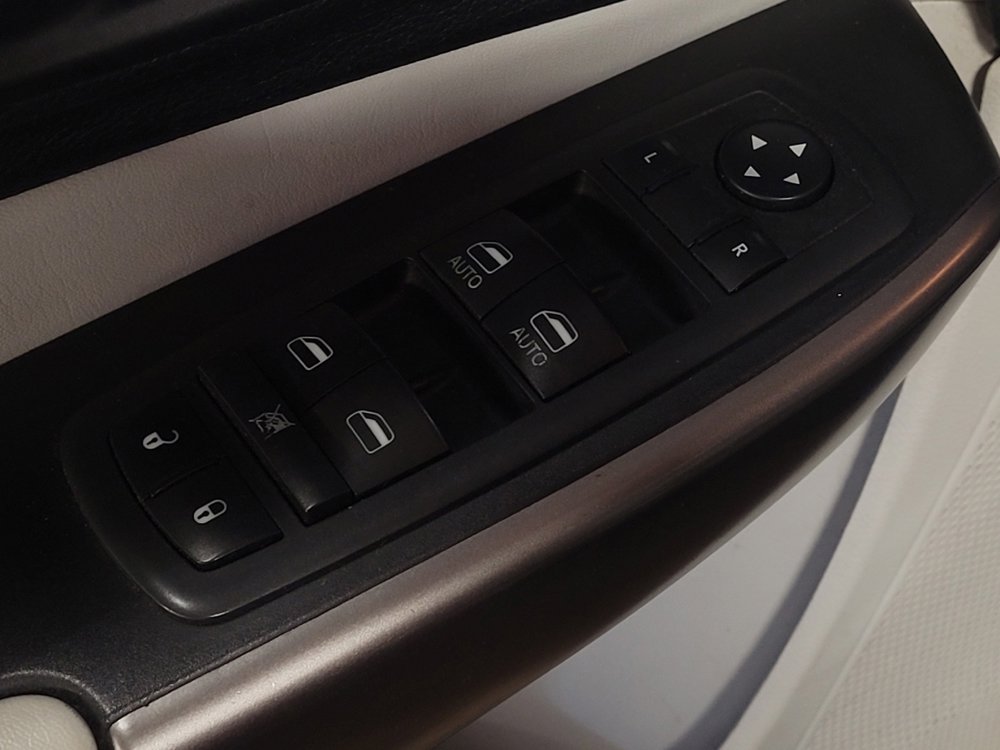 Used 2020 Jeep Cherokee Latitude Plus FWD image 27