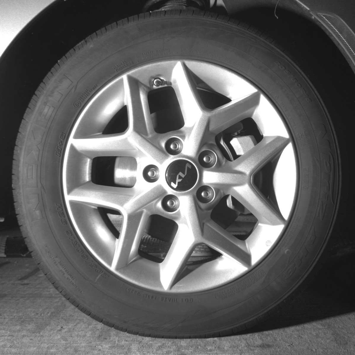 Used 2025 Kia Soul LX w/ LX Technology Package FWD image 13