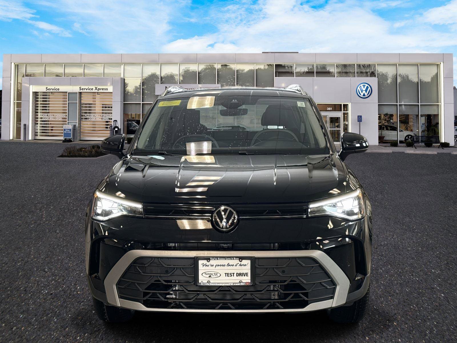 New 2026 Volkswagen Taos SE image 2