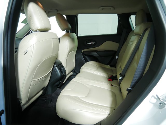 Certified 2016 Jeep Cherokee Latitude AWD/4WD image 16