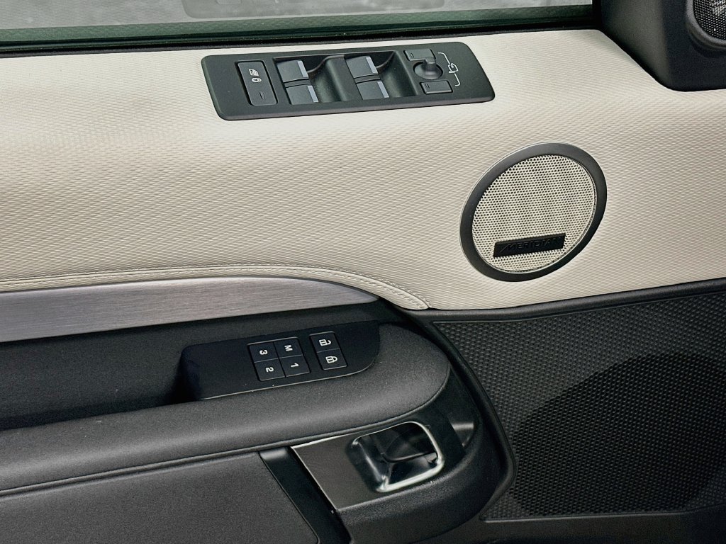Used 2026 Land Rover Discovery Limited Edition AWD/4WD image 19