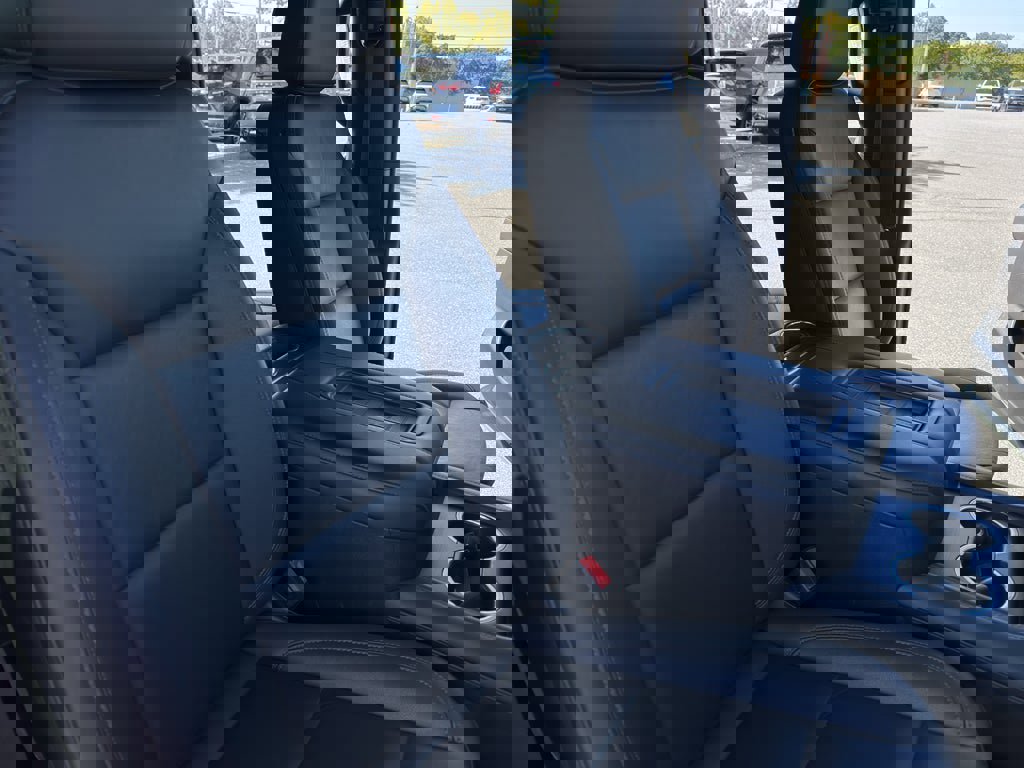 Used 2024 Chevrolet Suburban LT image 32