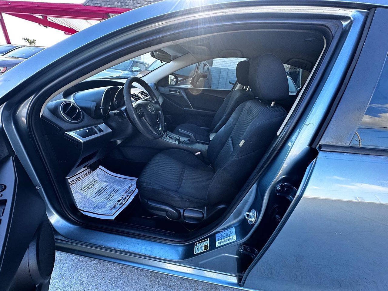 Used 2013 MAZDA MAZDA3 i SV FWD image 5