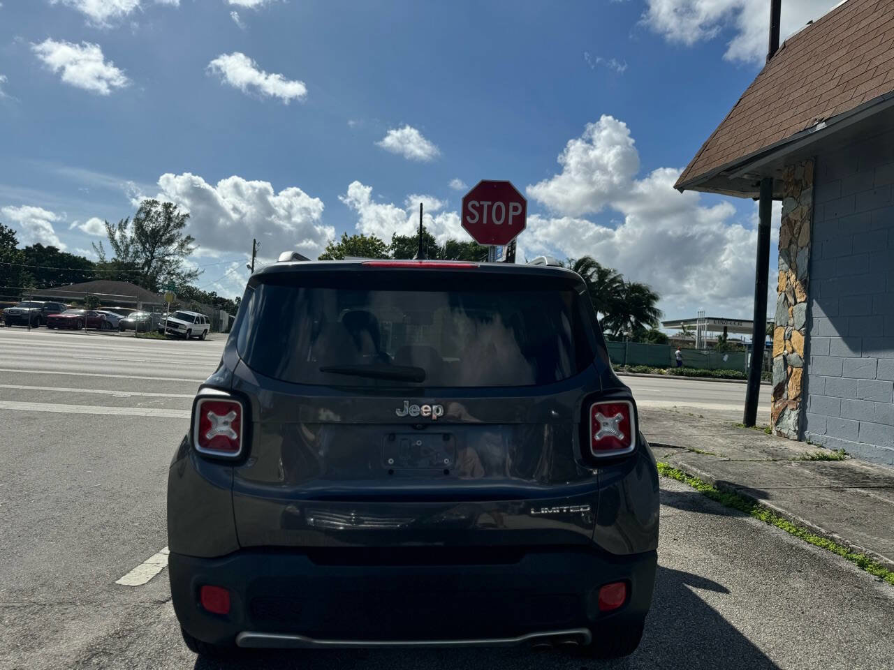 Used 2017 Jeep Renegade Limited FWD image 7