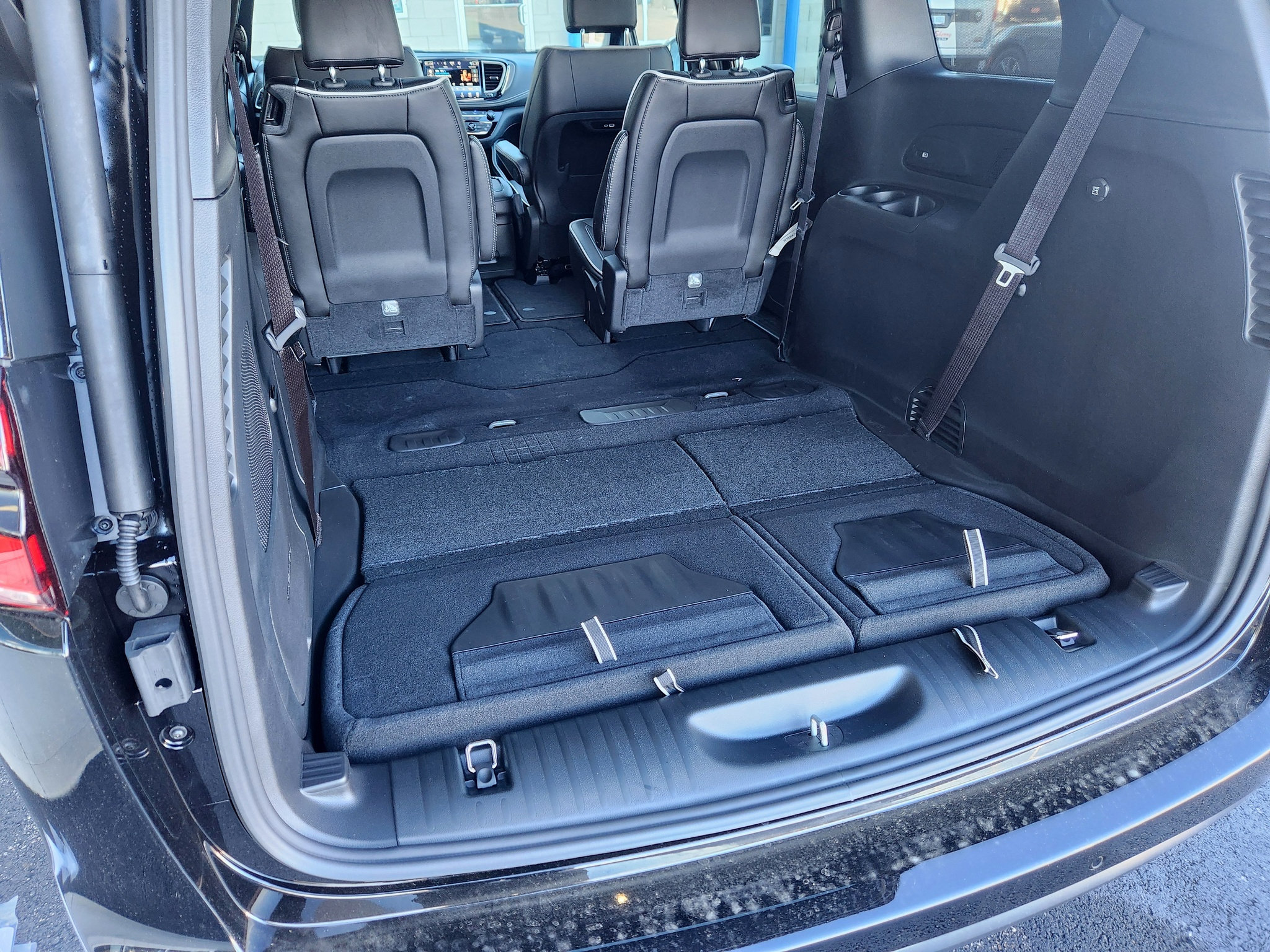 New 2027 Chrysler Pacifica Limited FWD image 10
