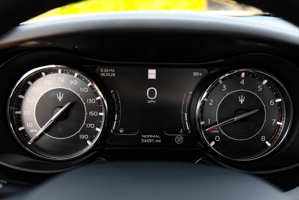 Used 2022 Maserati Quattroporte Modena RWD image 16