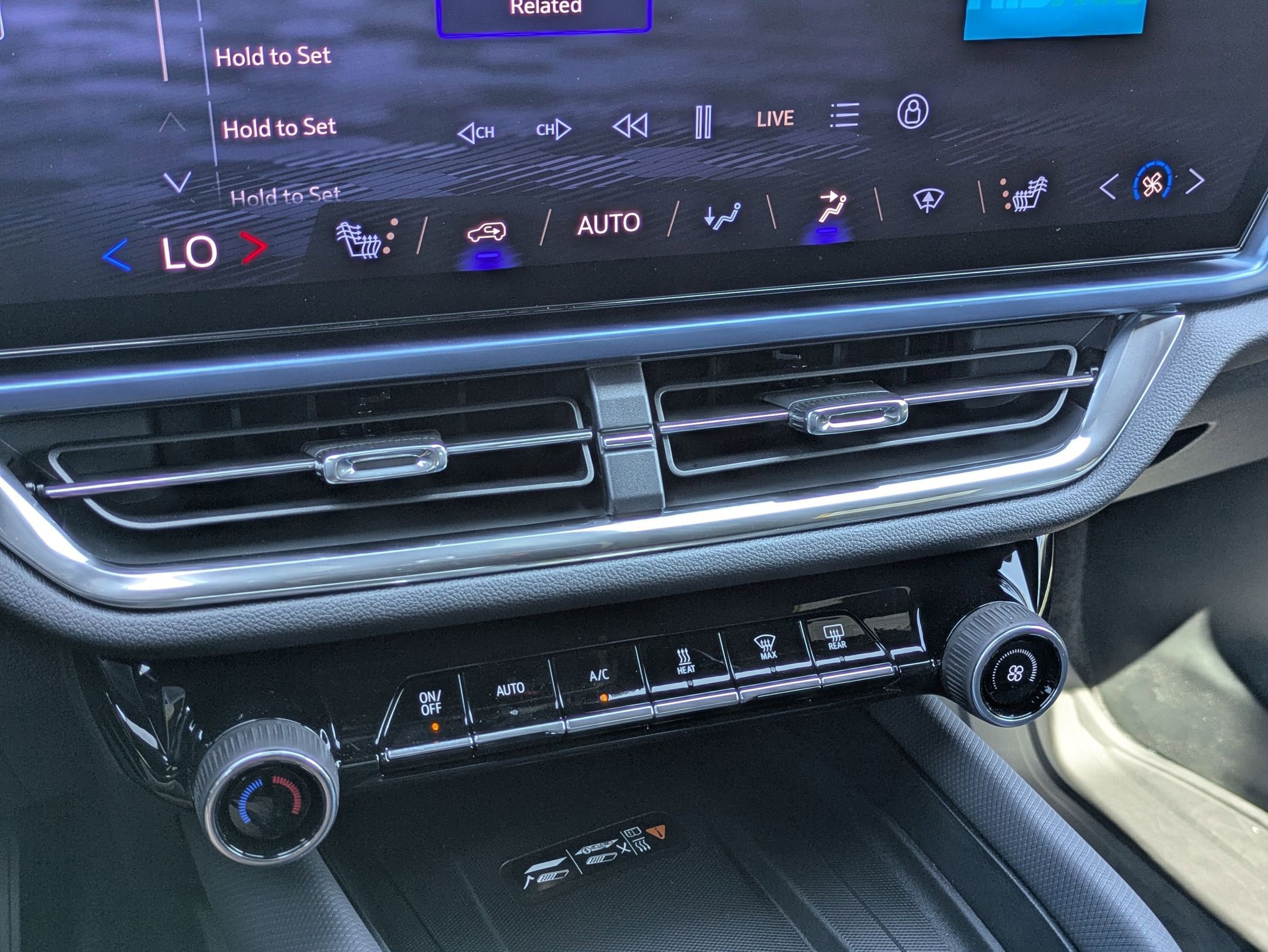 Used 2026 Chevrolet Equinox EV LT image 18