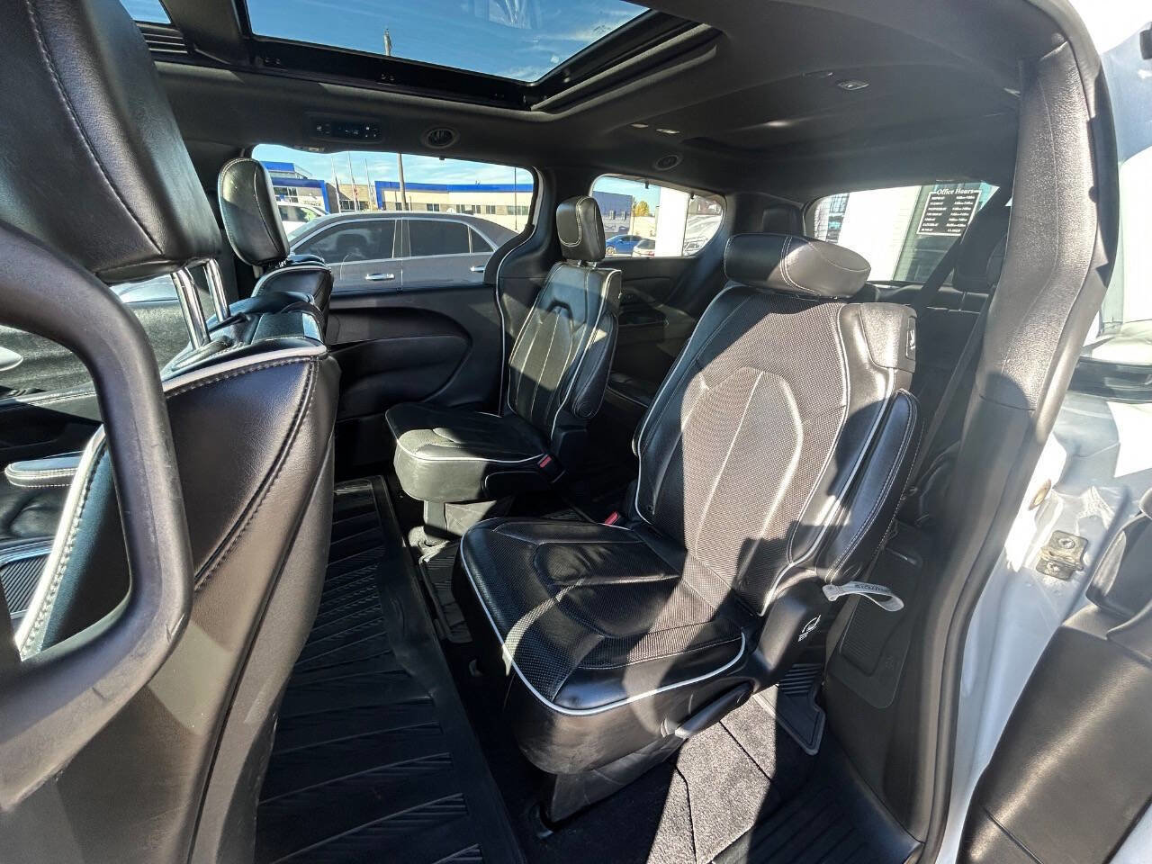 Used 2019 Chrysler Pacifica Limited w/ Advanced Safetytec Group image 9