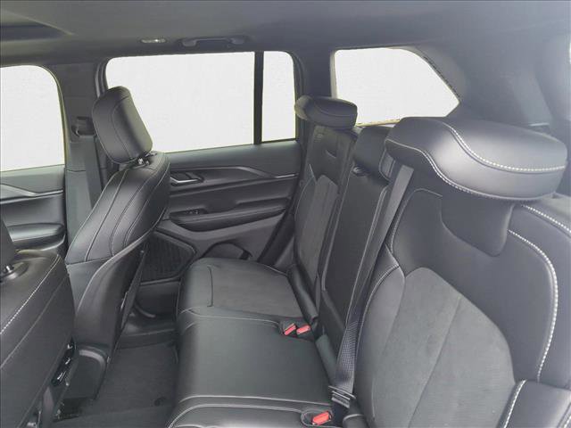 New 2025 Jeep Grand Cherokee Altitude image 18