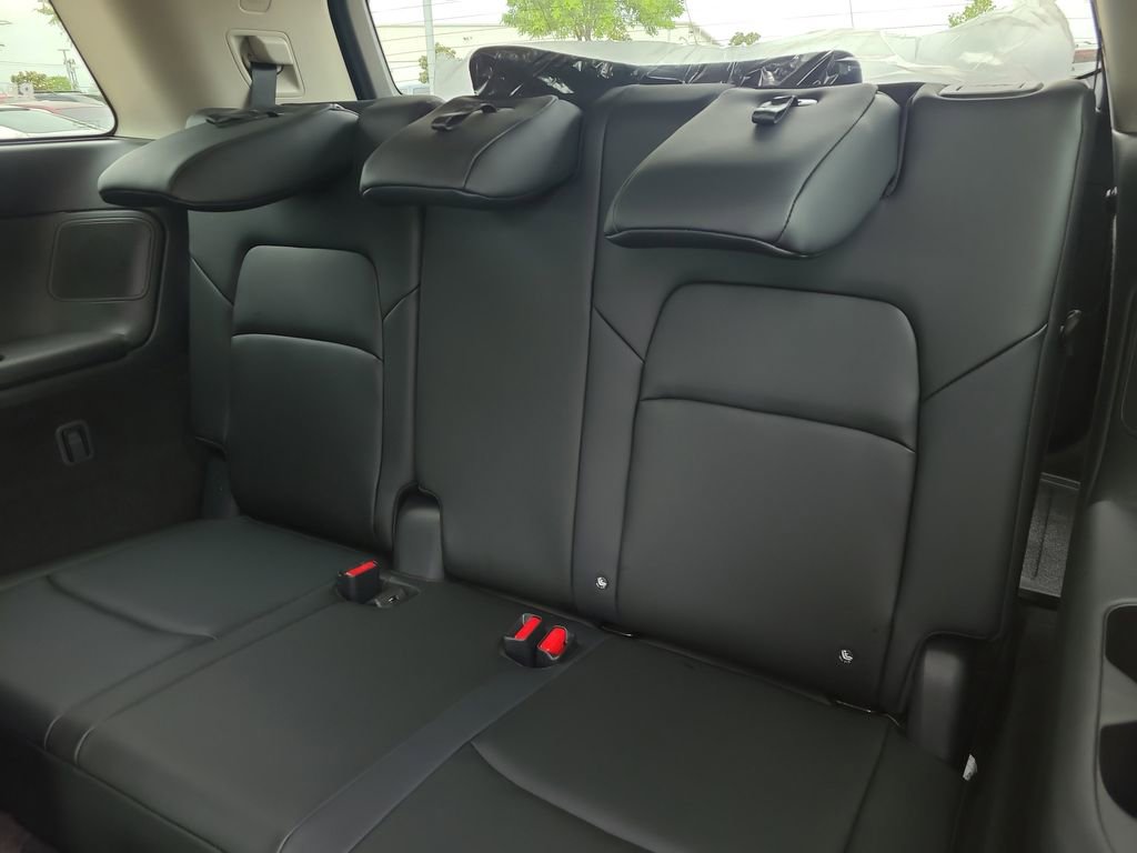 New 2026 Nissan Pathfinder Platinum FWD image 10