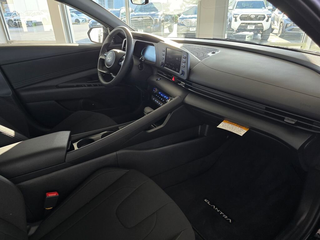 New 2026 Hyundai Elantra SEL Sport image 32