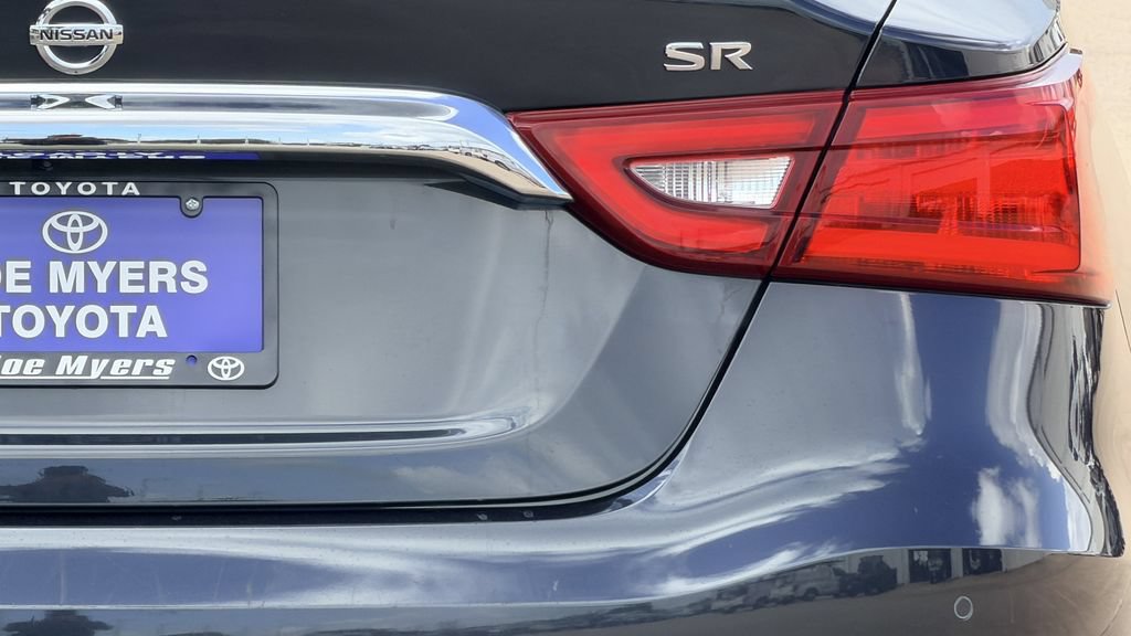 Used 2017 Nissan Maxima SR FWD image 9