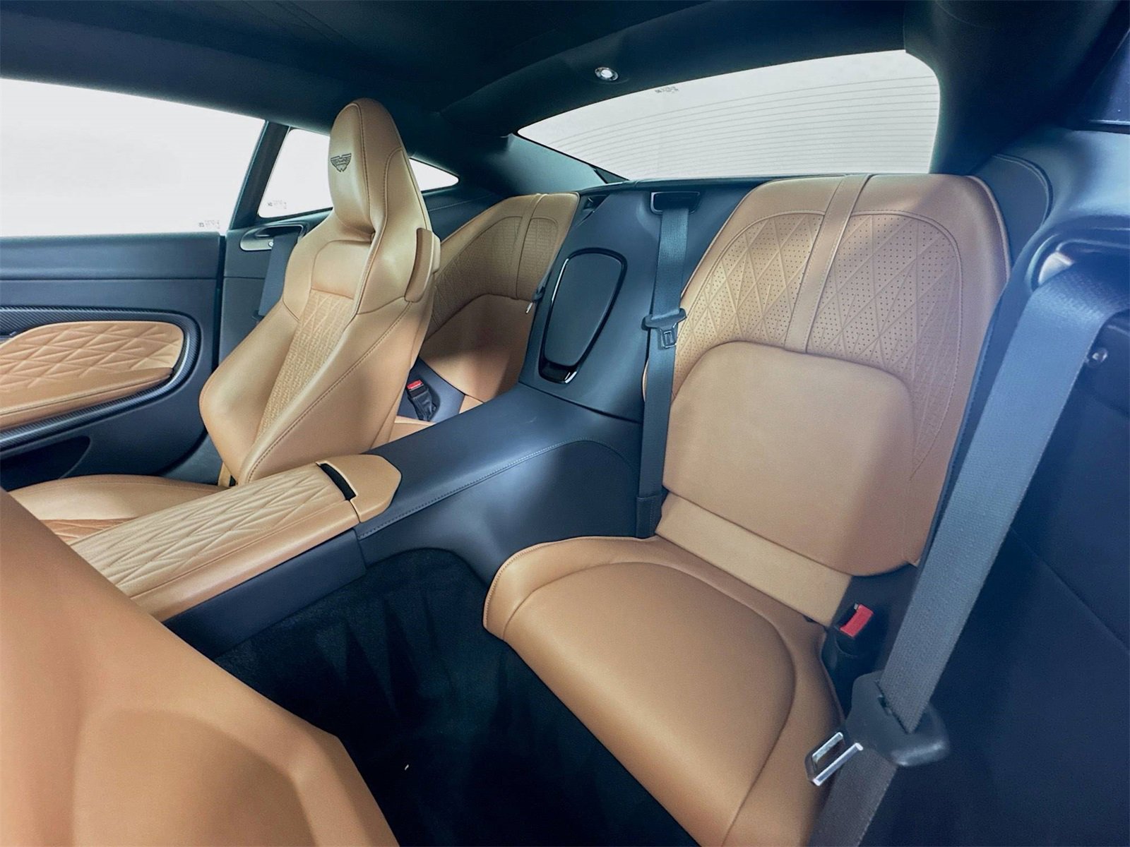 Used 2025 Aston Martin DB12 Coupe image 23