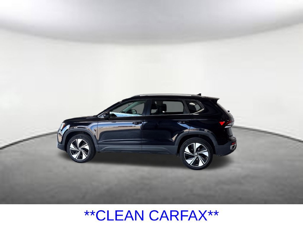Used 2025 Volkswagen Taos SE AWD/4WD image 2