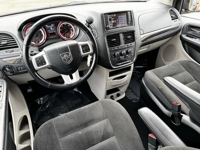 Used 2019 Dodge Grand Caravan SE w/ UConnect Hands-Free Group image 9