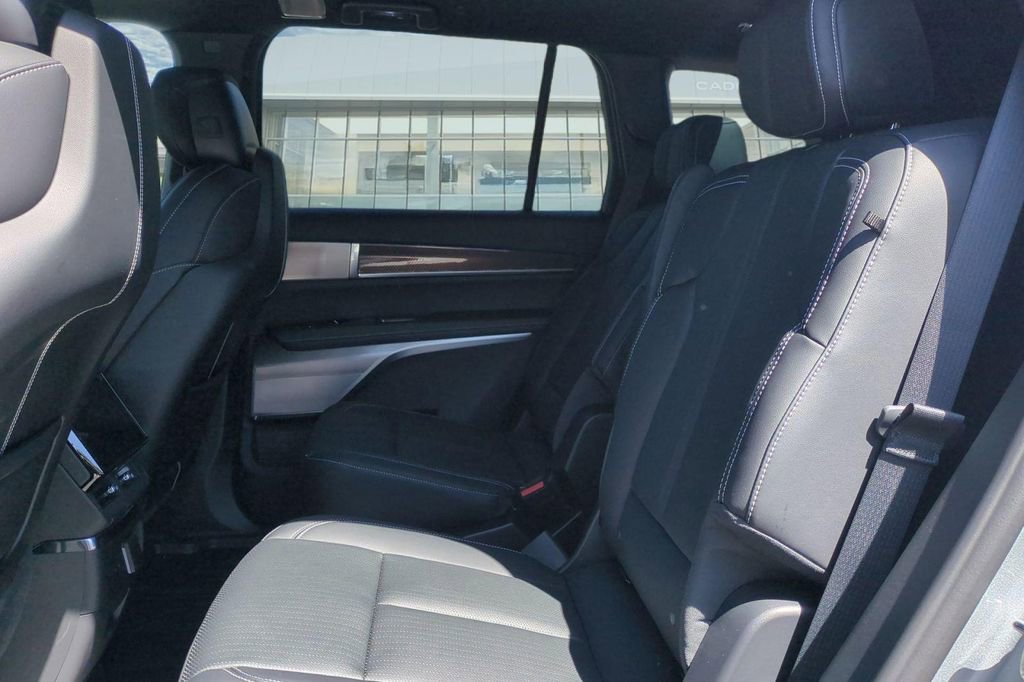 New 2026 Cadillac Vistiq Luxury w/ LPO, Floor Liner Package AWD/4WD image 21