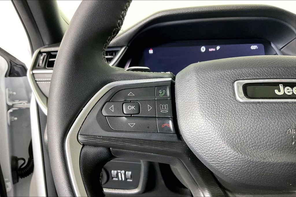 Used 2023 Jeep Grand Cherokee L Laredo AWD/4WD image 27