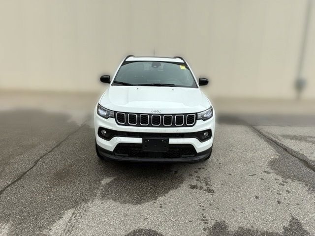 Used 2025 Jeep Compass Latitude w/ Sun & Sound Group AWD/4WD image 14