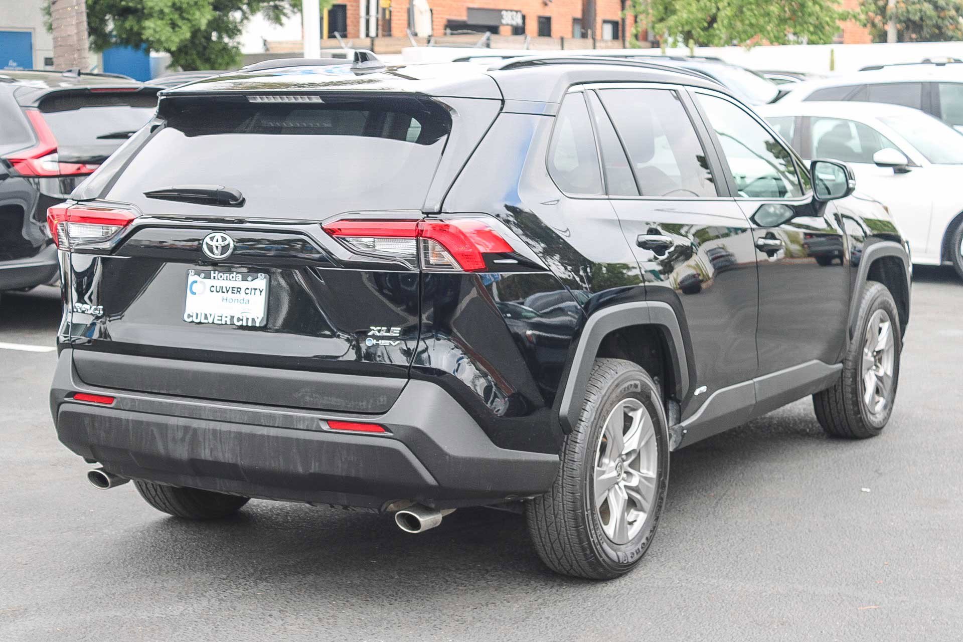 Used 2025 Toyota RAV4 XLE image 9