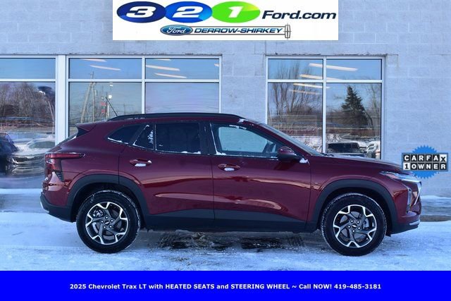 Used 2025 Chevrolet Trax LT w/ LT Convenience Package image 3